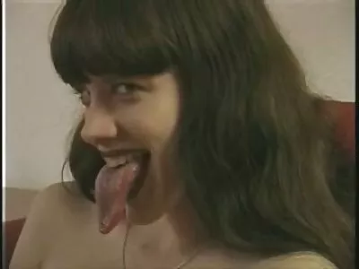 Medewerker voedt een vrouw met een geschoren porno tube amatur lul