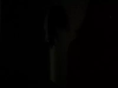Lola Fae warmt zich video porno amteur op met haar favoriete seksspeeltje voordat ze gaat neuken