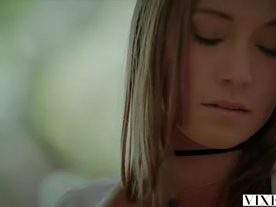Scarlit Scandal berijdt witte pik als een echte pro amateur swingers movie