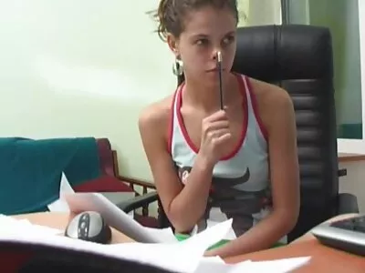 Twee geile latina's in kousen neuken Van's pik op amateur pornofilms hun beurt