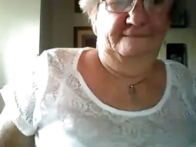 Europese hottie Anya Krey krijgt haar amateur cinema sex geschoren kutje geploegd