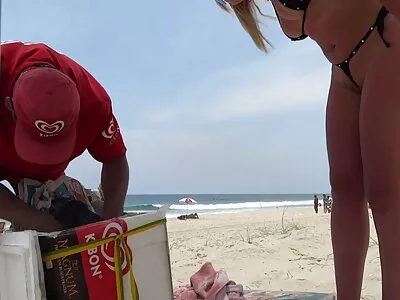 Mooie video amateur home latexkoningin heeft een triootje