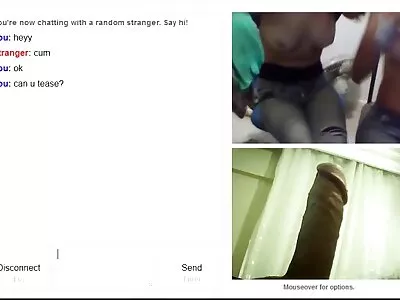 Petite Yhivi neukt reparateur bij amateur sexfilmpjes het zwembad
