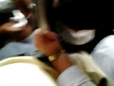 Rondborstige babe werd geneukt in de auto amateur sex in cinema