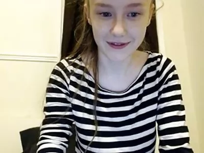 Wild starlet Kelly Slot amateur hotel porno wordt geneukt bij het zwembad