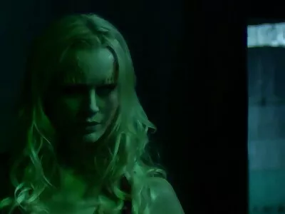 Jessa Rhodes en Cali first anal film Carter neuken elkaar met een glazen dildo