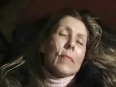 Capri Cavalli heeft sexy rode amateur mature film nagels