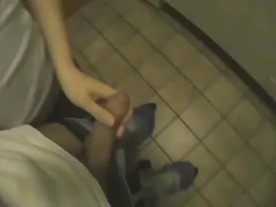 Brunette leraar in amateur porn movie kousen geeft haar kletsnatte kutje op