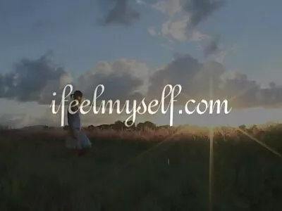 Bleke teef Vicky Vixen geniet van een lekkere amateur sexfilms couchfuck