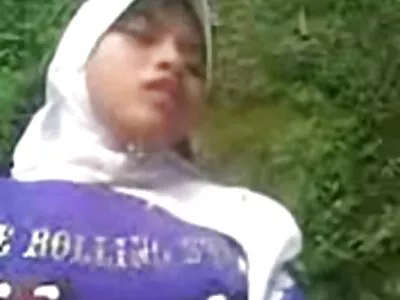 Hete vrouw berijdt een amateur sexfilms zwarte lul