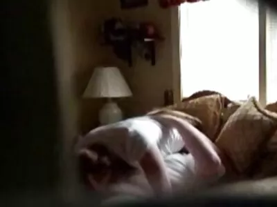 Exotische MILF Frida Sante masturbeert op camera porn movie amateur