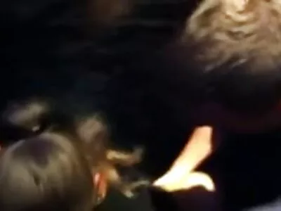 Hete blondine is aan het feesten amateur sex movie met vrienden