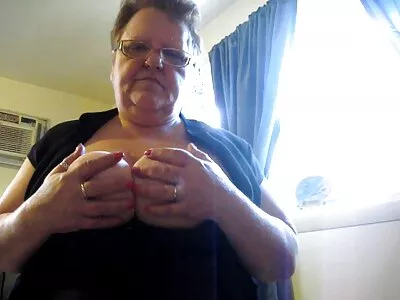 Miss Paul kreunt van heerlijk plezier terwijl ze een grote lul sexfilms amateur berijdt