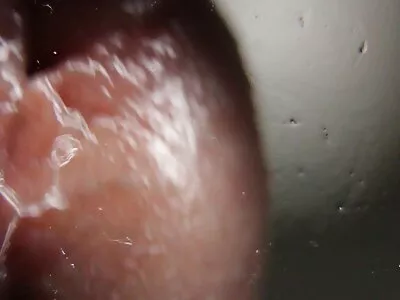 Angela White neukt haar meid op de bank first anal film